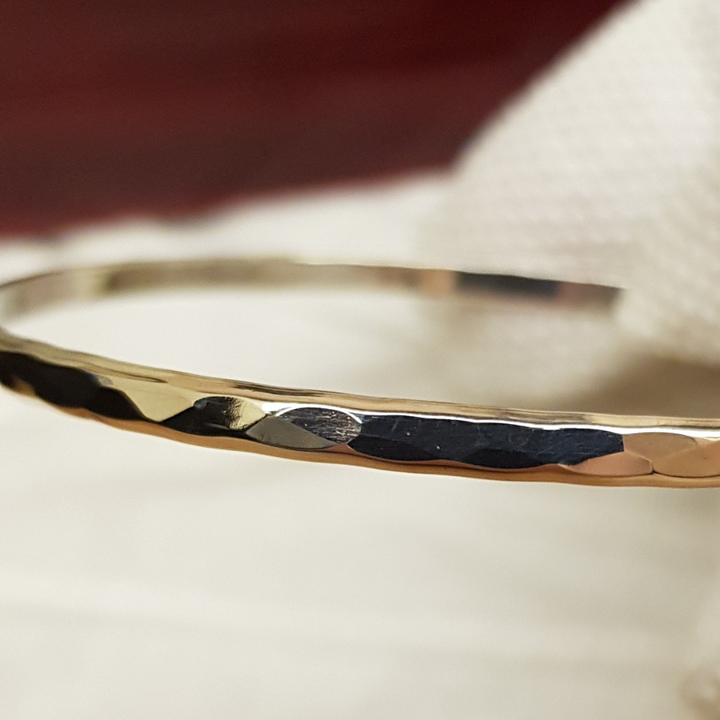 This Beautiful Silver Hammered Bangle is a 3mm wide 3mm wide Hammered Finish D shaped design in 925 silver work with a high polish and looks amazing. The 925 Silver Hammered Bangle is designed to be worn on it's own or added to in multiples. It is 65mm round and slides nicely over the hand.