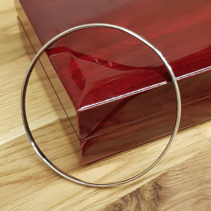 This Beautiful Silver Hammered Bangle is a 3mm wide 3mm wide Hammered Finish D shaped design in 925 silver work with a high polish and looks amazing. The 925 Silver Hammered Bangle is designed to be worn on it's own or added to in multiples. It is 65mm round and slides nicely over the hand.