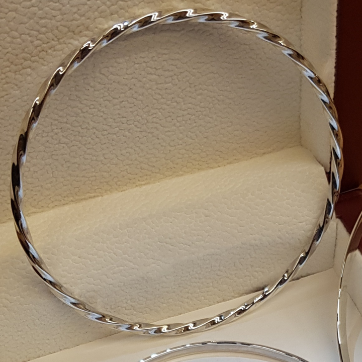 This Beautiful Silver Twist Bangle is a 3mm wide rounded design in 925 twisted silver work with a high polish and looks amazing. The 925 Silver Twist Bangle is designed to be worn on it's own or added to in multiples. It is 65mm round and slides nicely over the hand.